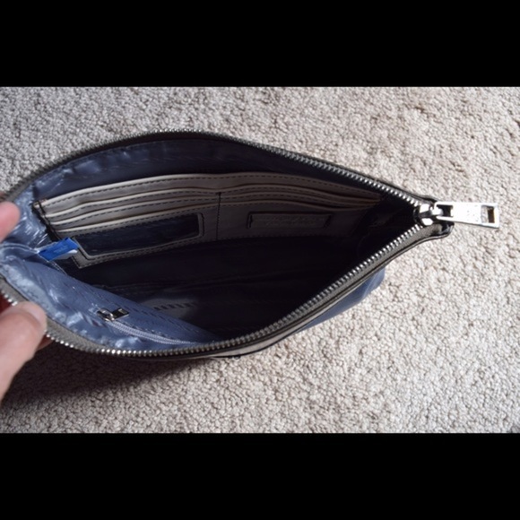 Simply Vera Wang clutch - Picture 3 of 4